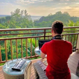 Into the jungle 🎶🏝 . . . #musicproducer #musicproduction #mobile #musicstudio #africa #island #headphones #studiovibes #modern #contemporary #vibes #epic #trailermusic #hybrid #pop #piano #producerlife #seychelles #balcony